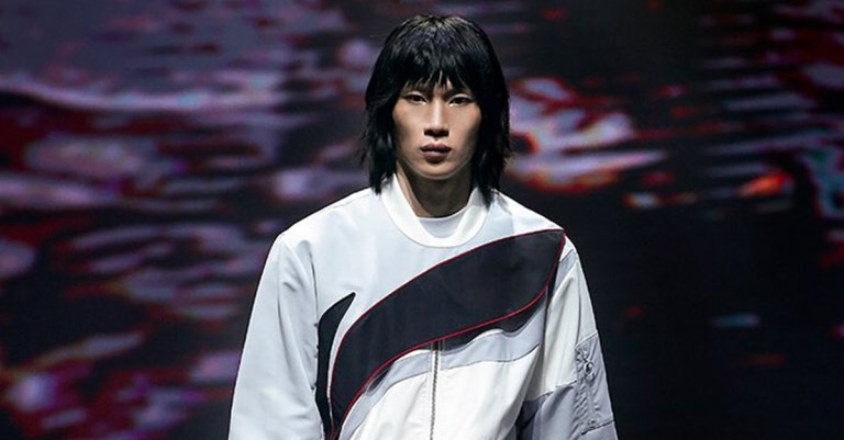 Lu Yang en vedette pour la marque chinoise Li Ning à la Fashion Week de Paris